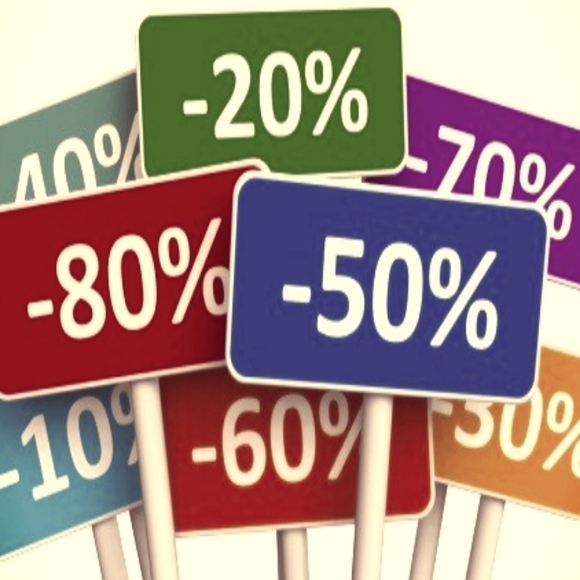 Bundle two or more pre-owned clothing and get 50% off - Picture 1 of 1
